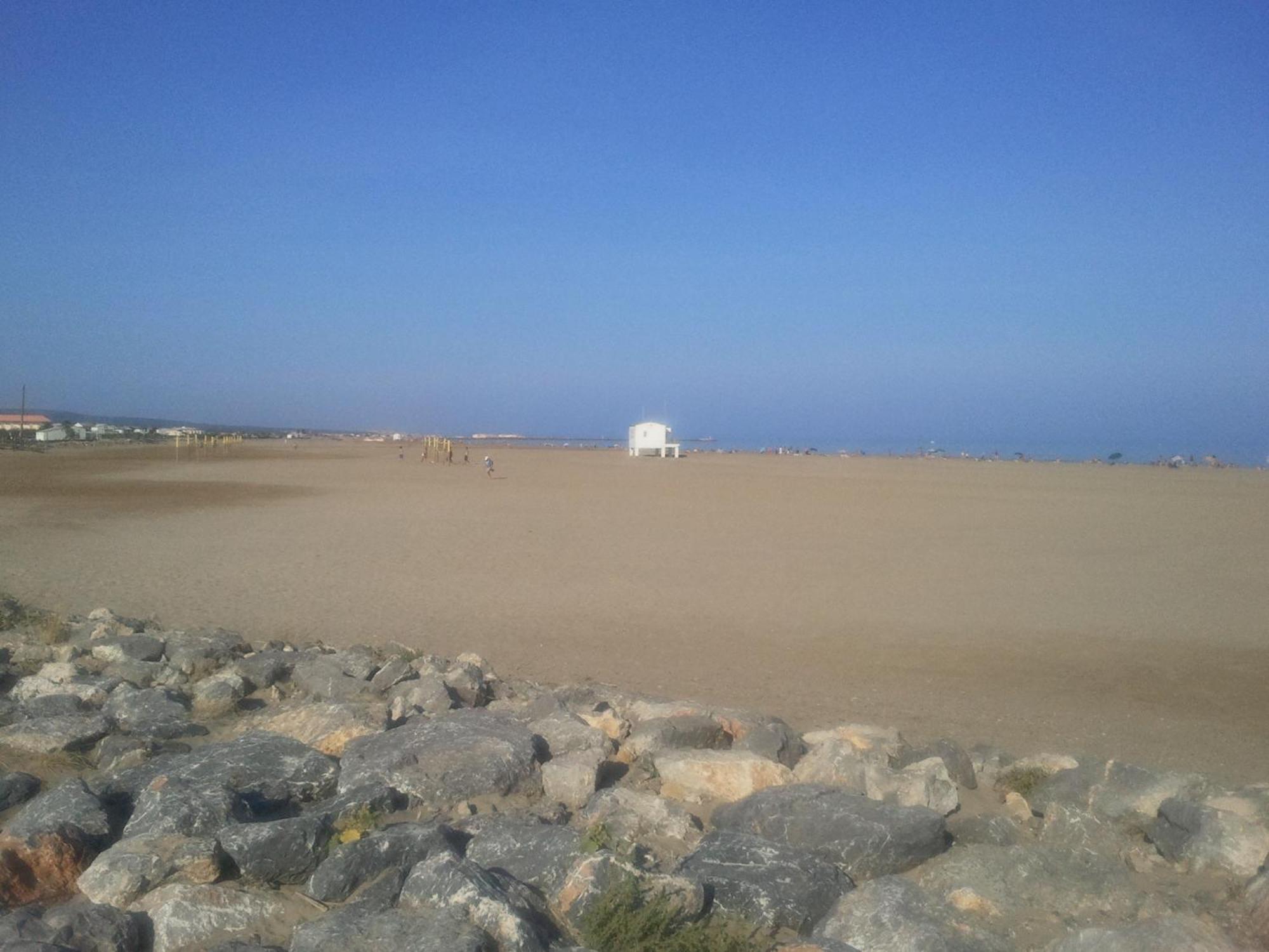 Hotel De La Plage Gruissan Esterno foto